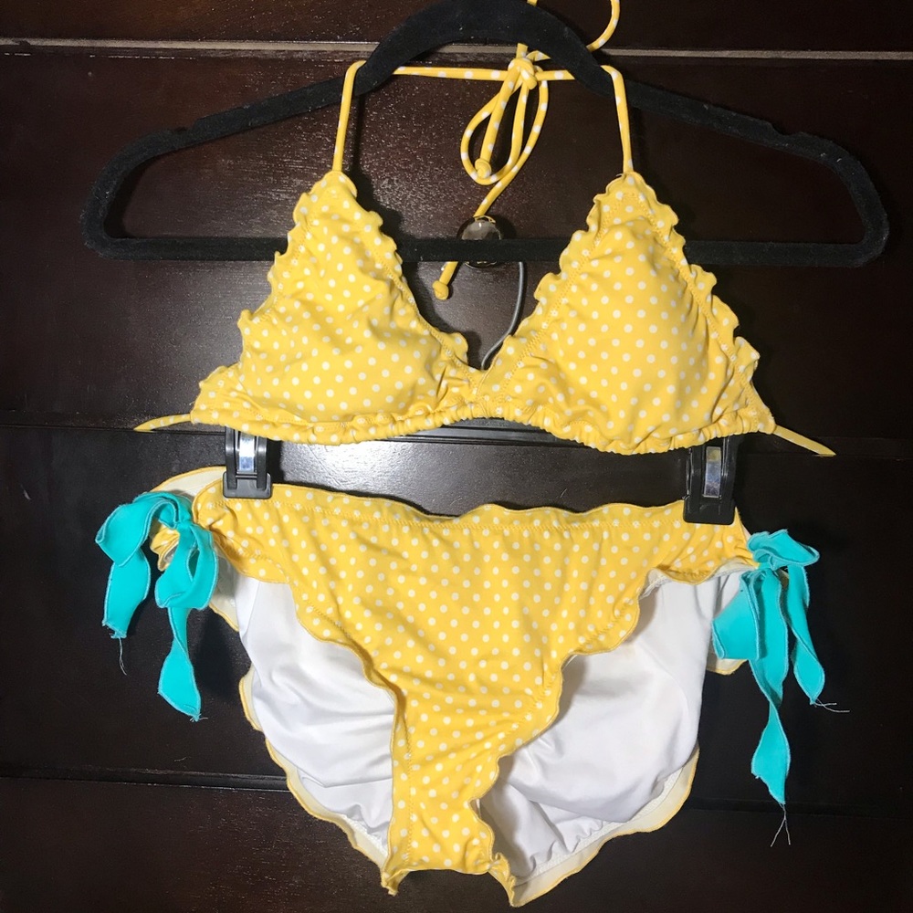 Yellow polkadot bikini